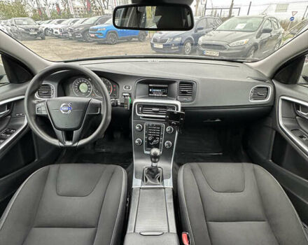 Бежевый Вольво B60, объемом двигателя 1.6 л и пробегом 215 тыс. км за 9700 $, фото 16 на Automoto.ua