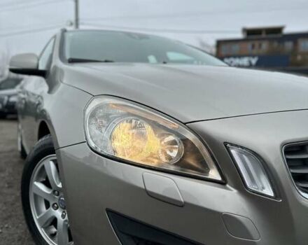 Бежевый Вольво B60, объемом двигателя 1.6 л и пробегом 215 тыс. км за 9700 $, фото 2 на Automoto.ua