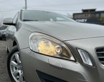 Бежевый Вольво B60, объемом двигателя 1.6 л и пробегом 215 тыс. км за 10300 $, фото 1 на Automoto.ua