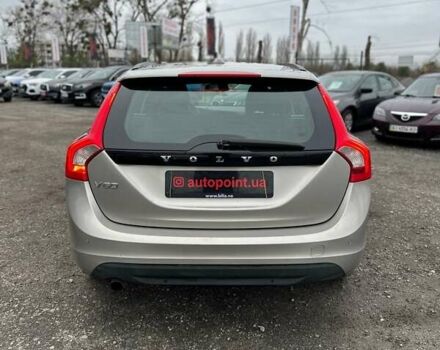 Бежевый Вольво B60, объемом двигателя 1.6 л и пробегом 215 тыс. км за 9700 $, фото 10 на Automoto.ua