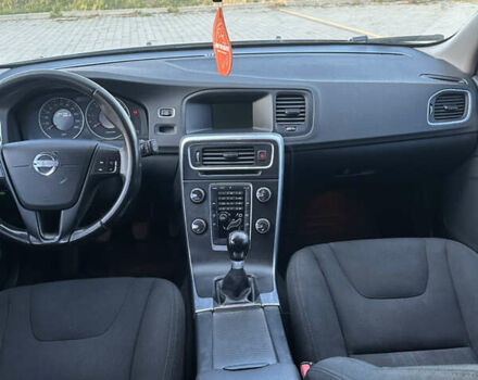 Бежевий Вольво B60, об'ємом двигуна 1.56 л та пробігом 255 тис. км за 8550 $, фото 20 на Automoto.ua