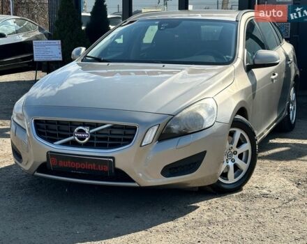 Бежевий Вольво B60, об'ємом двигуна 1.6 л та пробігом 215 тис. км за 9700 $, фото 1 на Automoto.ua