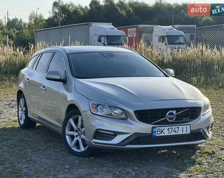 Бежевий Вольво B60, об'ємом двигуна 2 л та пробігом 158 тис. км за 13900 $, фото 1 на Automoto.ua