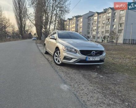 Бежевый Вольво B60, объемом двигателя 1.97 л и пробегом 151 тыс. км за 11500 $, фото 1 на Automoto.ua