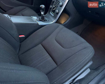 Черный Вольво B60, объемом двигателя 1.6 л и пробегом 242 тыс. км за 9700 $, фото 22 на Automoto.ua