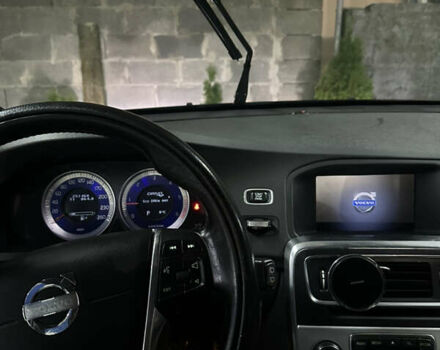 Черный Вольво B60, объемом двигателя 1.98 л и пробегом 252 тыс. км за 12500 $, фото 4 на Automoto.ua