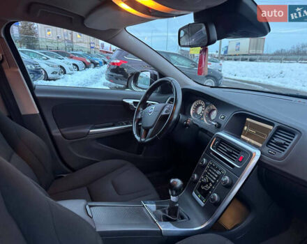 Черный Вольво B60, объемом двигателя 1.6 л и пробегом 242 тыс. км за 9700 $, фото 21 на Automoto.ua