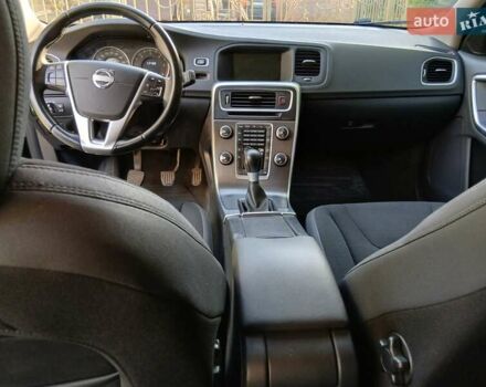 Черный Вольво B60, объемом двигателя 1.56 л и пробегом 314 тыс. км за 11500 $, фото 5 на Automoto.ua