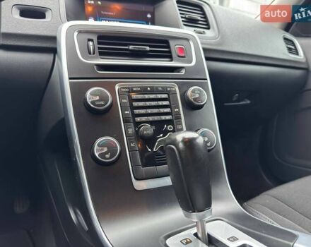 Черный Вольво B60, объемом двигателя 1.98 л и пробегом 237 тыс. км за 12700 $, фото 45 на Automoto.ua