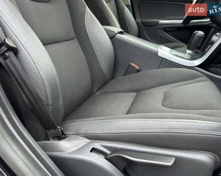 Черный Вольво B60, объемом двигателя 1.98 л и пробегом 237 тыс. км за 12700 $, фото 35 на Automoto.ua