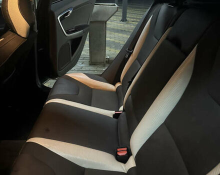 Черный Вольво B60, объемом двигателя 1.98 л и пробегом 252 тыс. км за 12500 $, фото 3 на Automoto.ua