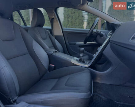 Черный Вольво B60, объемом двигателя 1.56 л и пробегом 275 тыс. км за 10500 $, фото 26 на Automoto.ua