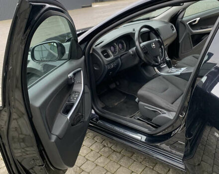 Черный Вольво B60, объемом двигателя 1.98 л и пробегом 228 тыс. км за 12500 $, фото 7 на Automoto.ua