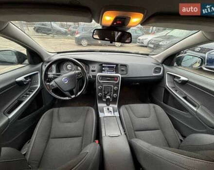 Черный Вольво B60, объемом двигателя 1.98 л и пробегом 237 тыс. км за 12700 $, фото 43 на Automoto.ua