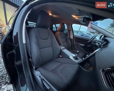 Черный Вольво B60, объемом двигателя 1.6 л и пробегом 242 тыс. км за 9700 $, фото 4 на Automoto.ua