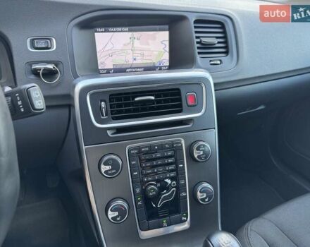 Черный Вольво B60, объемом двигателя 1.56 л и пробегом 218 тыс. км за 9850 $, фото 84 на Automoto.ua