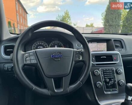 Черный Вольво B60, объемом двигателя 1.56 л и пробегом 218 тыс. км за 9850 $, фото 65 на Automoto.ua
