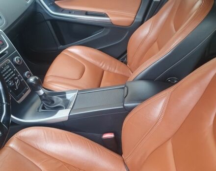 Черный Вольво B60, объемом двигателя 1.6 л и пробегом 290 тыс. км за 9900 $, фото 10 на Automoto.ua