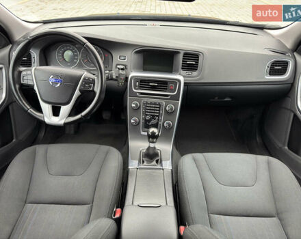 Чорний Вольво B60, об'ємом двигуна 1.6 л та пробігом 214 тис. км за 10499 $, фото 128 на Automoto.ua