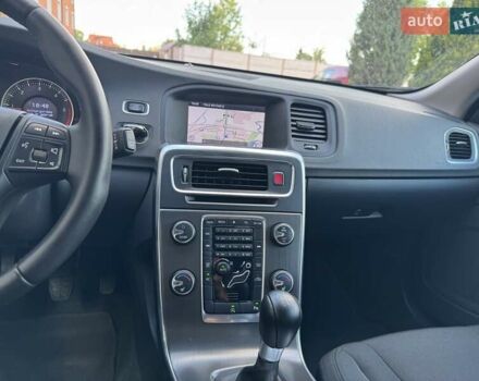 Черный Вольво B60, объемом двигателя 1.56 л и пробегом 218 тыс. км за 9850 $, фото 4 на Automoto.ua