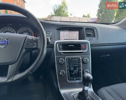 Черный Вольво B60, объемом двигателя 1.56 л и пробегом 218 тыс. км за 9850 $, фото 86 на Automoto.ua