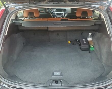 Черный Вольво B60, объемом двигателя 1.6 л и пробегом 290 тыс. км за 9900 $, фото 3 на Automoto.ua