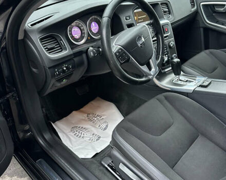 Черный Вольво B60, объемом двигателя 2.4 л и пробегом 265 тыс. км за 11500 $, фото 19 на Automoto.ua