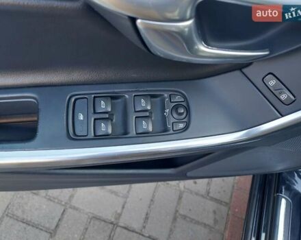 Черный Вольво B60, объемом двигателя 1.98 л и пробегом 272 тыс. км за 11777 $, фото 51 на Automoto.ua