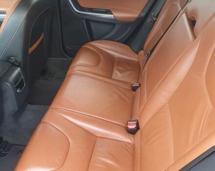 Черный Вольво B60, объемом двигателя 1.6 л и пробегом 290 тыс. км за 9900 $, фото 6 на Automoto.ua