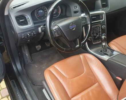 Черный Вольво B60, объемом двигателя 1.6 л и пробегом 290 тыс. км за 9900 $, фото 12 на Automoto.ua