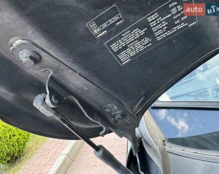 Черный Вольво B60, объемом двигателя 1.56 л и пробегом 218 тыс. км за 9850 $, фото 125 на Automoto.ua