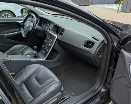 Чорний Вольво B60, об'ємом двигуна 1.56 л та пробігом 221 тис. км за 10800 $, фото 6 на Automoto.ua