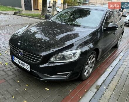 Черный Вольво B60, объемом двигателя 1.56 л и пробегом 251 тыс. км за 11500 $, фото 1 на Automoto.ua