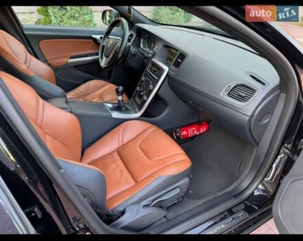 Черный Вольво B60, объемом двигателя 1.99 л и пробегом 225 тыс. км за 13300 $, фото 2 на Automoto.ua