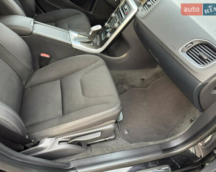 Черный Вольво B60, объемом двигателя 1.98 л и пробегом 235 тыс. км за 13000 $, фото 23 на Automoto.ua