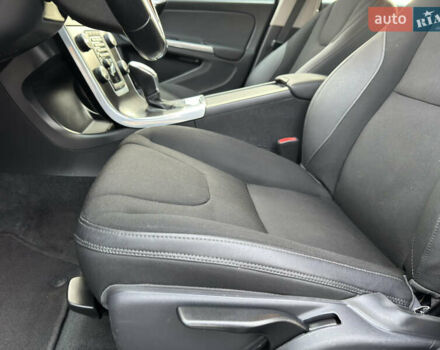 Черный Вольво B60, объемом двигателя 1.98 л и пробегом 235 тыс. км за 13000 $, фото 21 на Automoto.ua