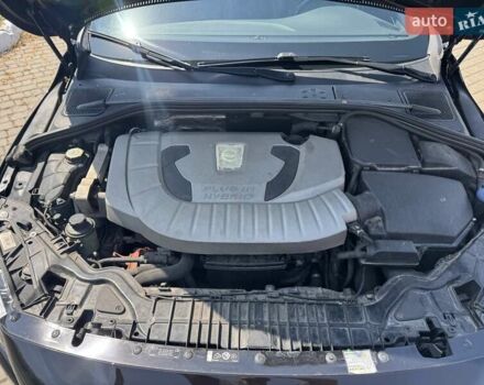 Черный Вольво B60, объемом двигателя 2.4 л и пробегом 258 тыс. км за 15300 $, фото 1 на Automoto.ua
