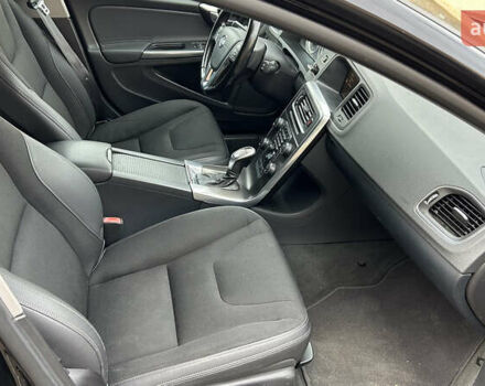 Черный Вольво B60, объемом двигателя 1.6 л и пробегом 270 тыс. км за 9600 $, фото 21 на Automoto.ua