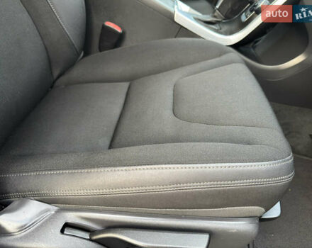 Черный Вольво B60, объемом двигателя 1.98 л и пробегом 235 тыс. км за 13000 $, фото 24 на Automoto.ua