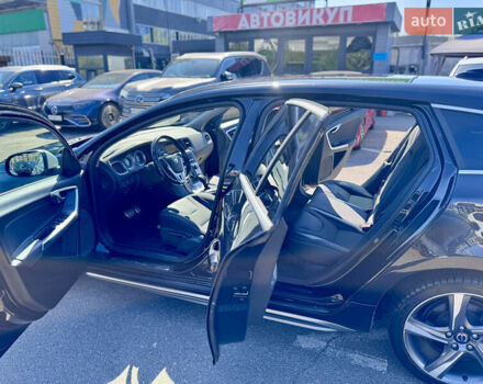 Черный Вольво B60, объемом двигателя 2.4 л и пробегом 213 тыс. км за 13500 $, фото 18 на Automoto.ua