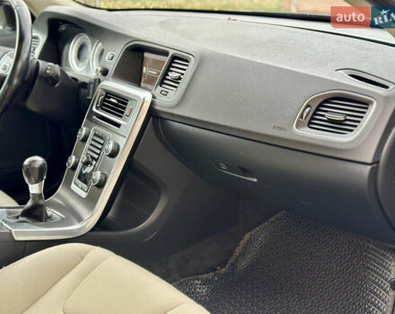 Черный Вольво B60, объемом двигателя 1.56 л и пробегом 240 тыс. км за 12490 $, фото 33 на Automoto.ua