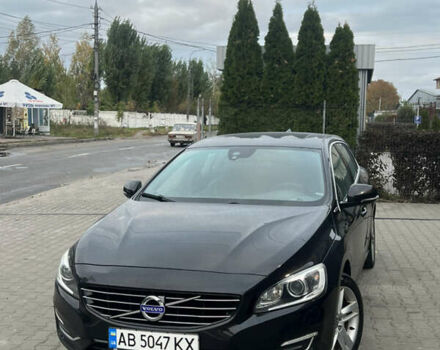 Черный Вольво B60, объемом двигателя 2.4 л и пробегом 240 тыс. км за 14400 $, фото 3 на Automoto.ua