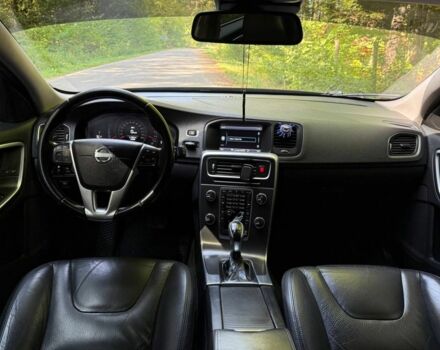 Черный Вольво B60, объемом двигателя 2 л и пробегом 175 тыс. км за 12900 $, фото 5 на Automoto.ua