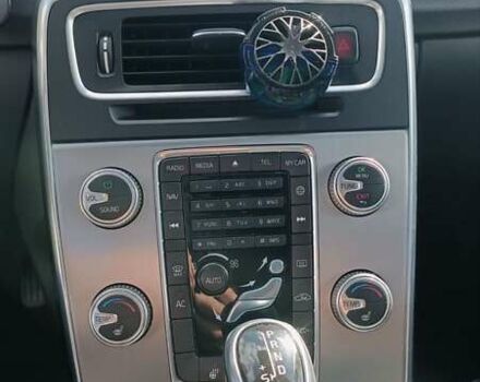 Вольво B60 2014 у Житомирі на Automoto.ua Чорний Вольво B60, об'ємом двигуна 2 л та пробігом 350 тис. км за 12899 $, фото 5 на Automoto.ua