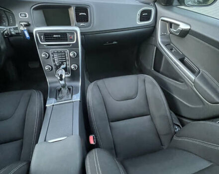 Черный Вольво B60, объемом двигателя 2.4 л и пробегом 235 тыс. км за 15290 $, фото 16 на Automoto.ua