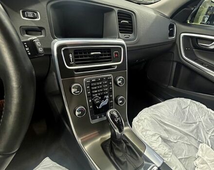 Черный Вольво B60, объемом двигателя 1.9 л и пробегом 188 тыс. км за 15500 $, фото 1 на Automoto.ua