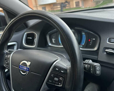 Черный Вольво B60, объемом двигателя 2.4 л и пробегом 340 тыс. км за 12300 $, фото 7 на Automoto.ua