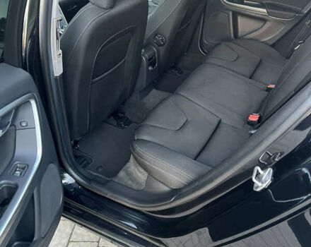 Черный Вольво B60, объемом двигателя 2.4 л и пробегом 235 тыс. км за 15290 $, фото 25 на Automoto.ua