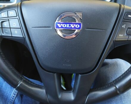 Черный Вольво B60, объемом двигателя 0 л и пробегом 200 тыс. км за 12900 $, фото 3 на Automoto.ua