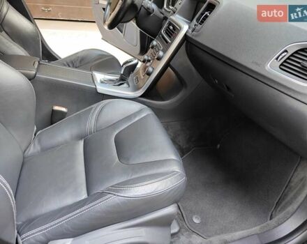 Черный Вольво B60, объемом двигателя 2.4 л и пробегом 280 тыс. км за 13600 $, фото 12 на Automoto.ua